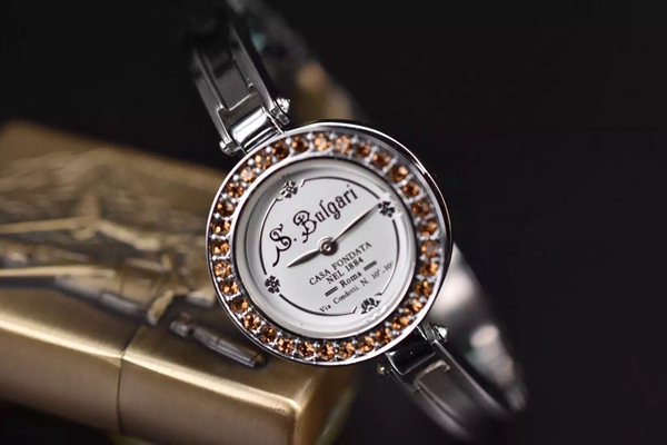 ブルガリ時計正面デザイン